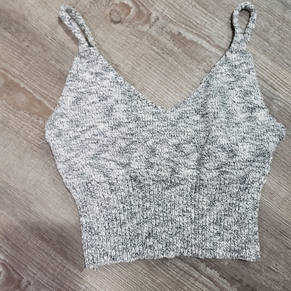 Set of 2 crop tops size medium - Picture 4 of 9